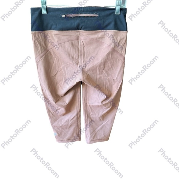 This Lululemon cropped legging is in a brand new condition - Picture 1 of 7